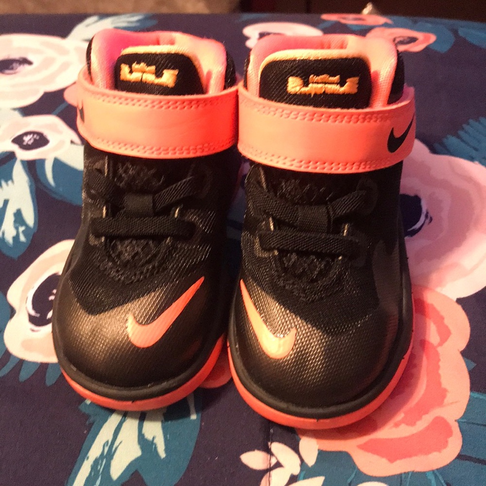 Nike - Picture 1 of 3